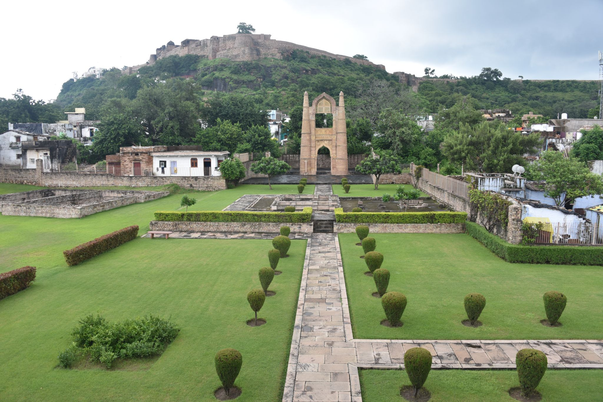 Explore the Ancient Badal Mahal in Chanderi, Madhya Pradesh Badal Mahal