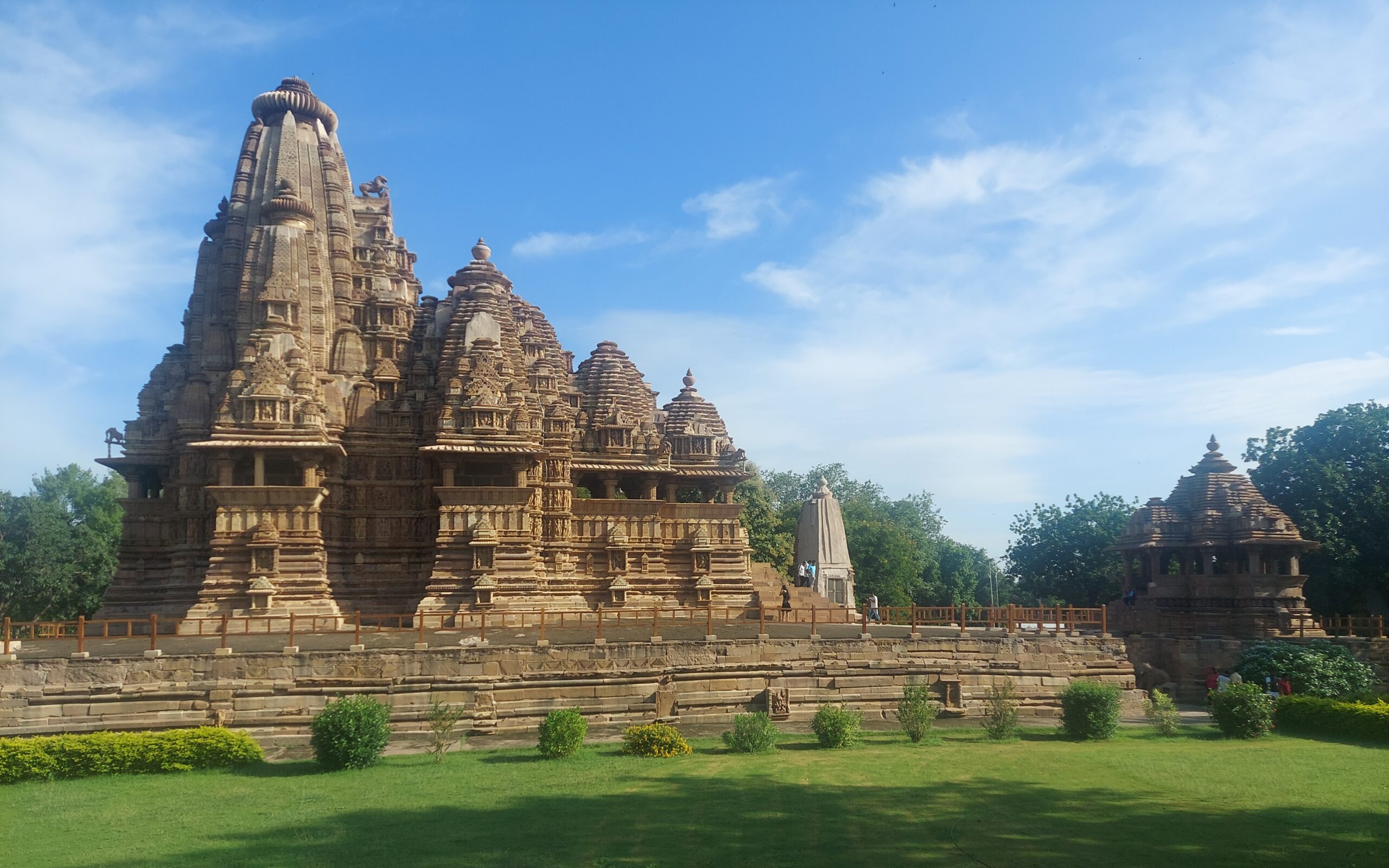 Lakshmana Temple History, Architecture -Khajuraho, Mp lakshmana temple