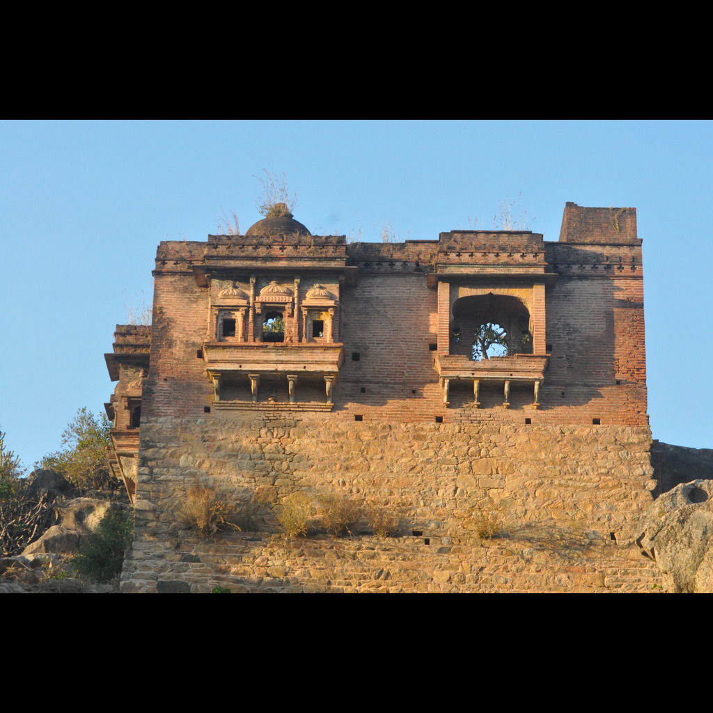 achalgarh fort