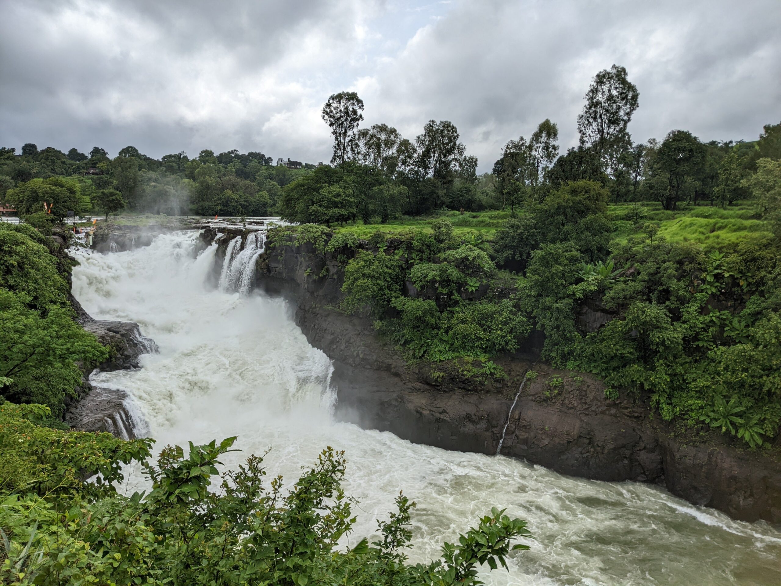Randha Waterfall, Temple, Nature, Timing, Hydro Power - Bhandardara Radha-waterfall