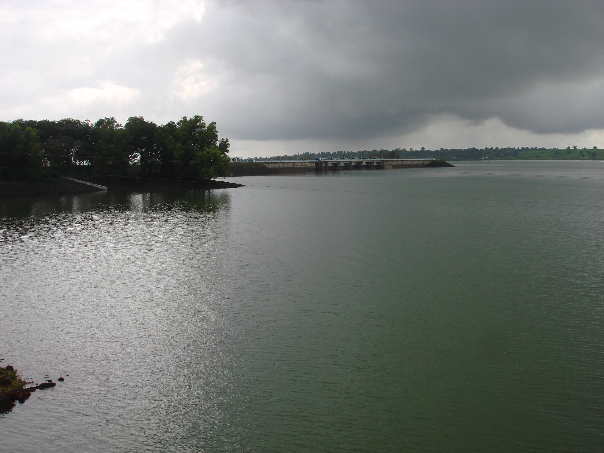 Upper Vaitarna Dam or Modaksagar Dam, Saturli Village, History, Timing - Igatpuri 2560px-Vaitarna