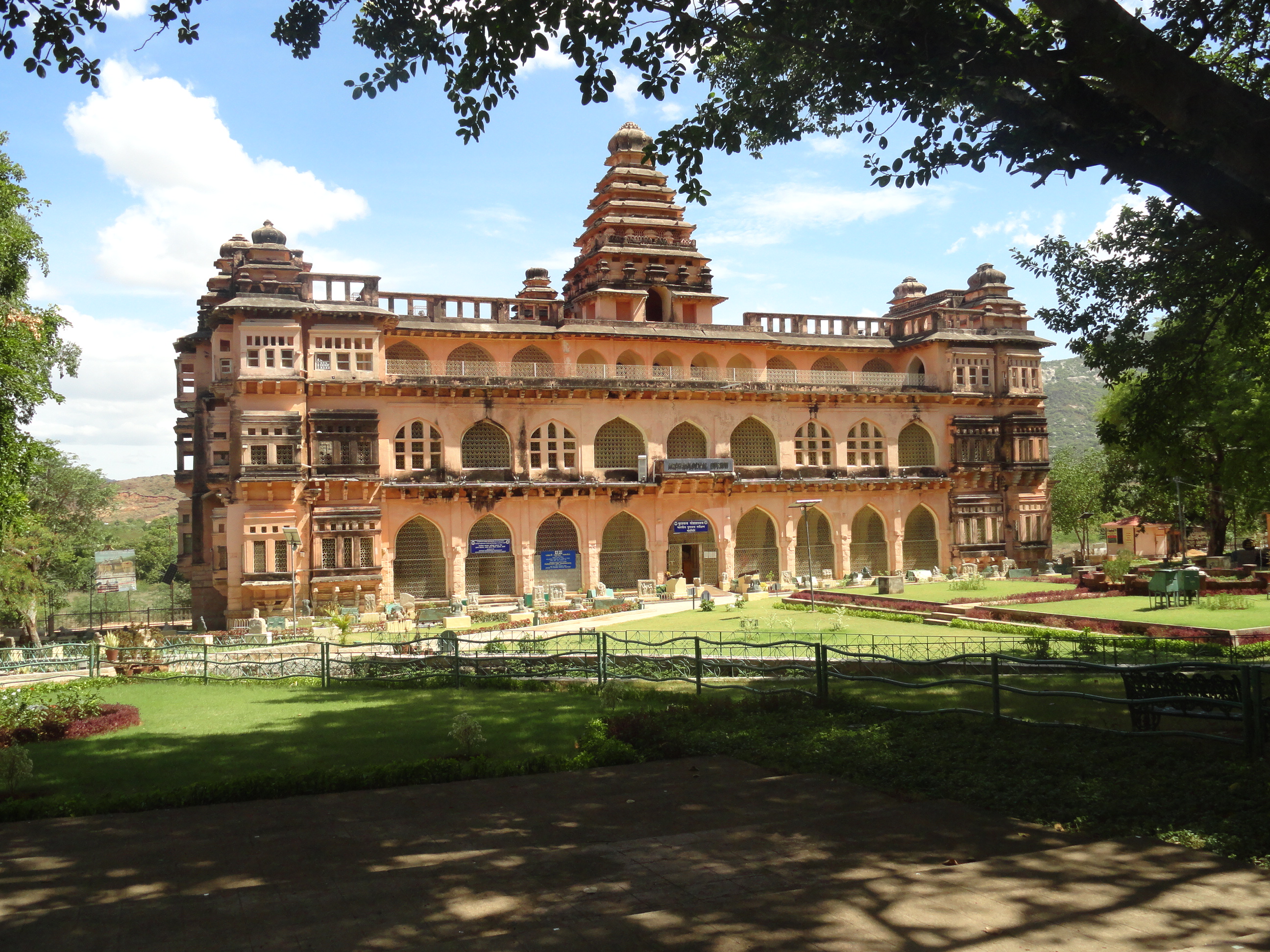 Archaeological Museum, History, Architecture - Chandragiri Archaeological Museum, Chandragiri