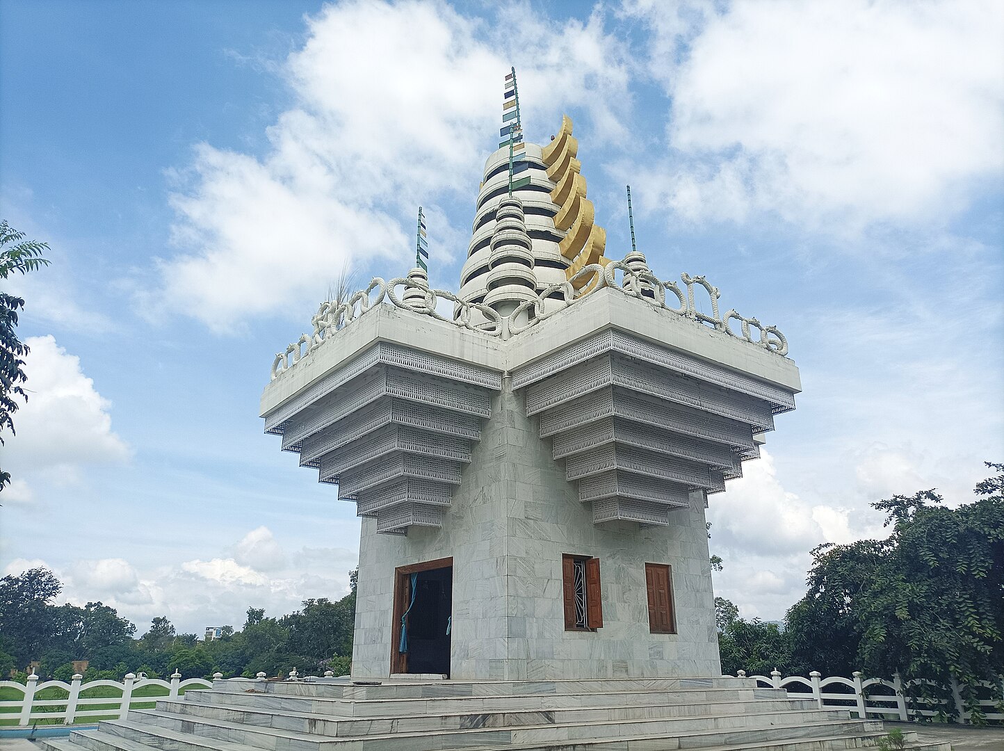Ibudhou Pakhangba Laishang, Meitei: Manipur 1444px-Southeastern_view_of_the_Pakhangba_Temple_inside_the_Kangla_fort_in_Imphal