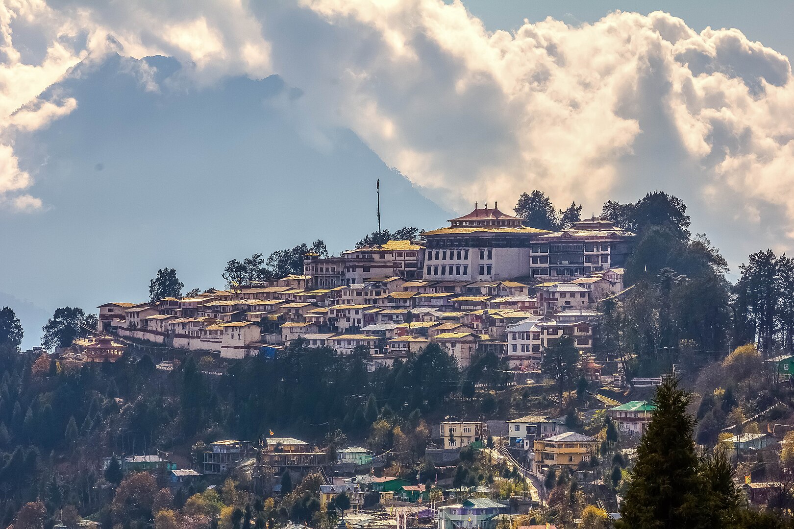 Travel Guide To Arunachal Pradesh 1620px-The_Tawang_Monastery