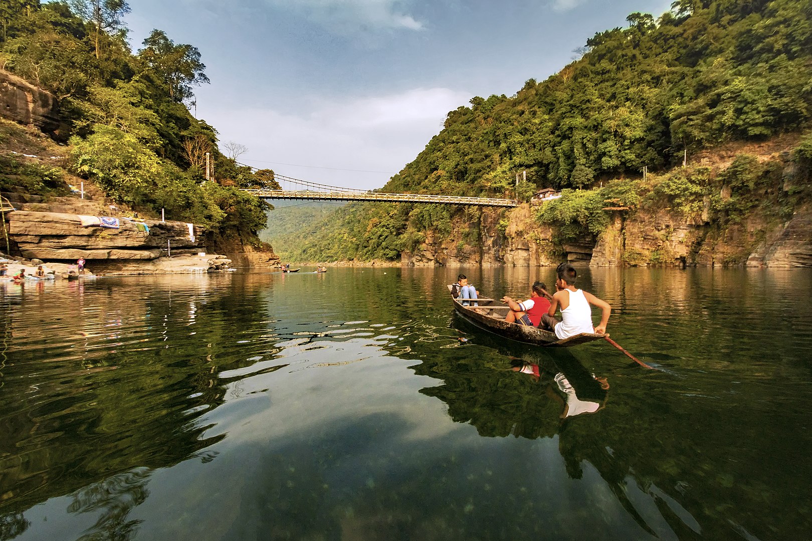Dawki –Umngot River: Meghalaya 1620px-Umngot_river,_Dawki