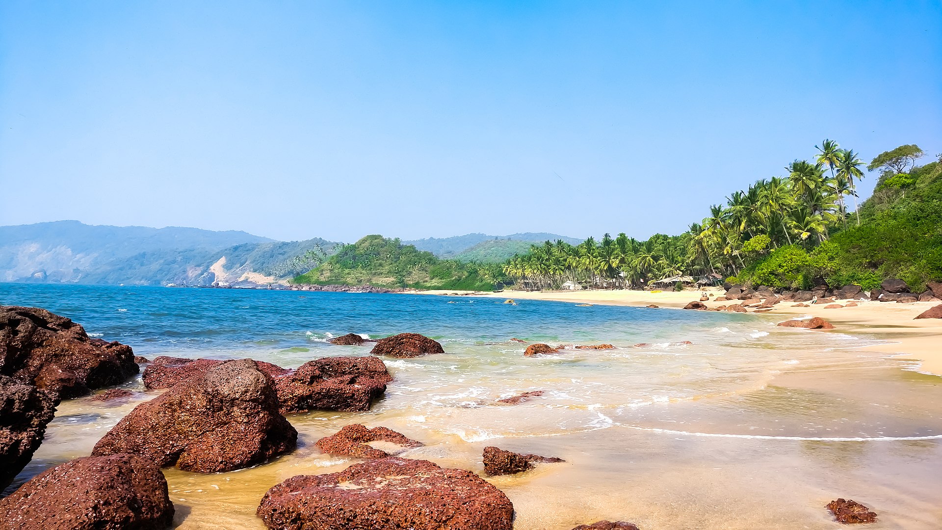 Travel Guide To Goa 1920px-BeachFun