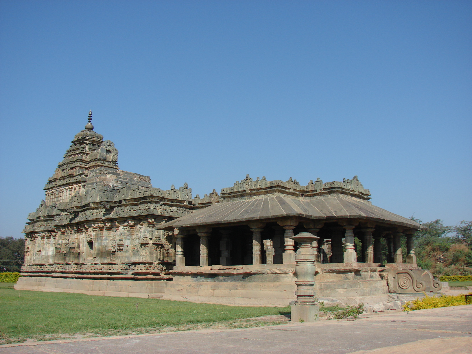 Brahma Jinalaya, Architecture, History - Lakkundi Brahma Jinalaya lakkundi