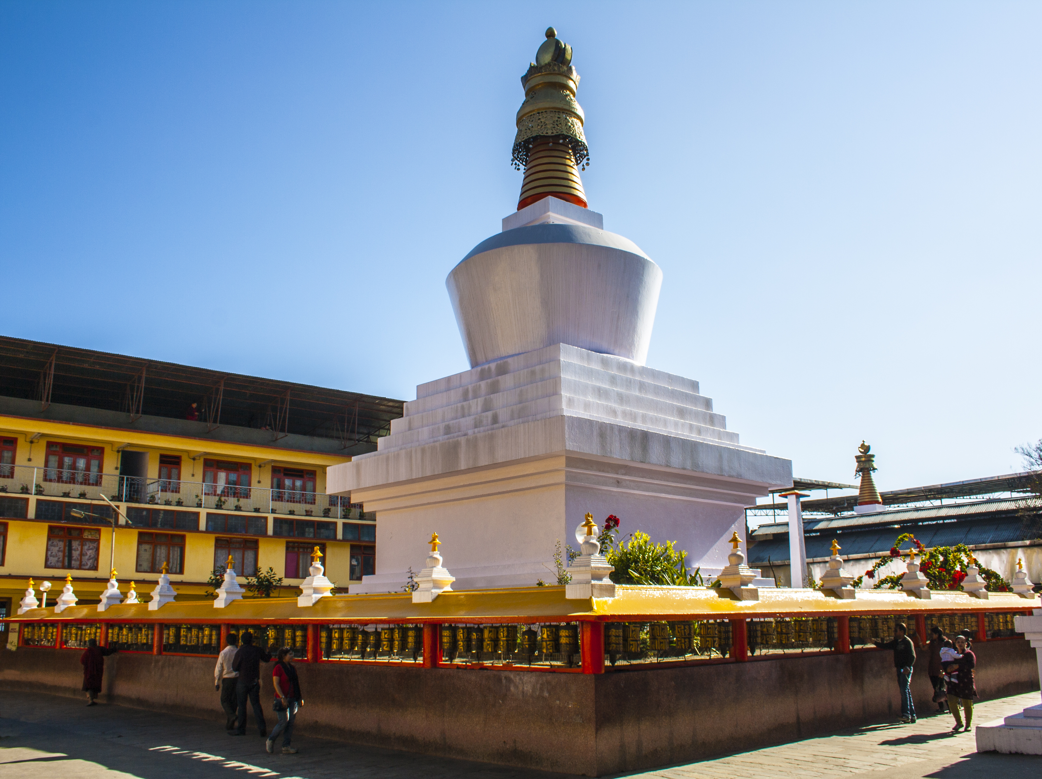 Do-drul Chorten, History, Architecture: Gangtok Dro-dul_Chorten_-_Gangtok,_Sikkim