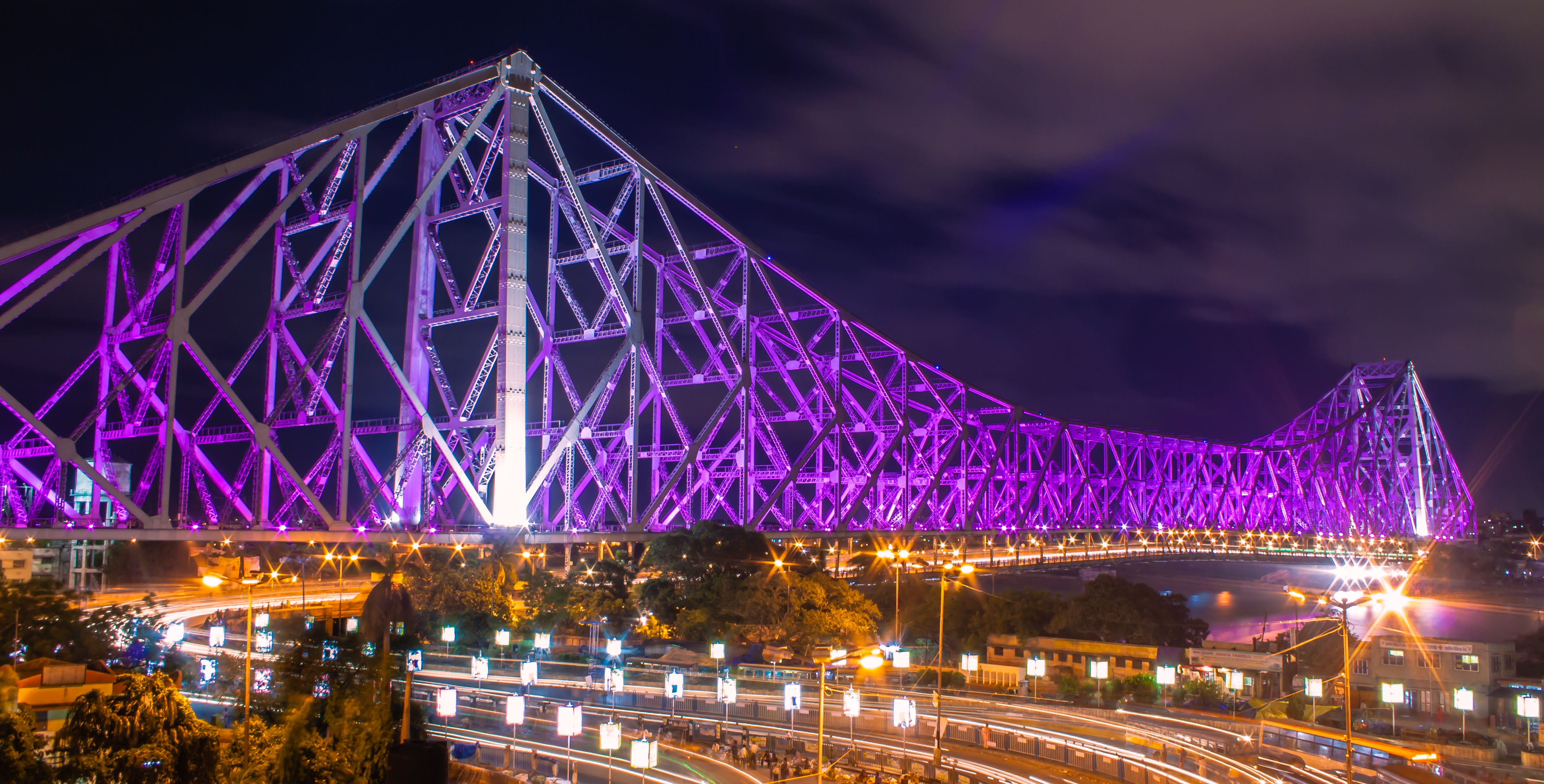 Travel Guide To West Bengal Howrah_bridge_betwixt_Lights