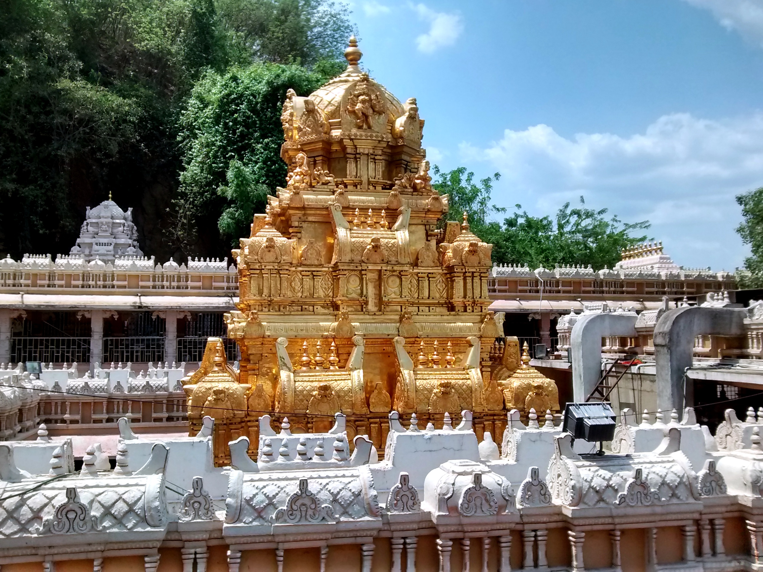 Sri Durga Malleswara Swamy Varla Devasthanam : Vijayawada Kanakadurga_Temple_gopuram