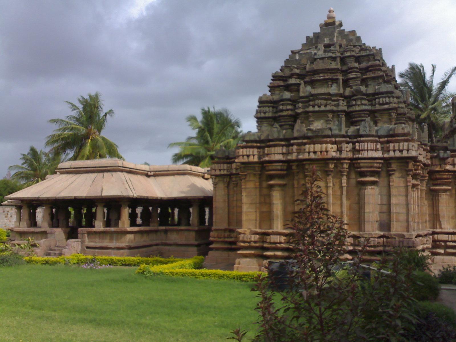 Panchalingeshwara Temple, Hooli – A Chalukyan Gem Panchalingeshwara_temple_Hooli_1