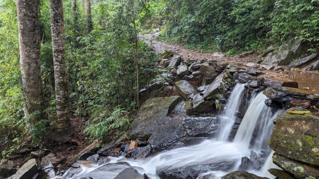 Elaneeru Falls