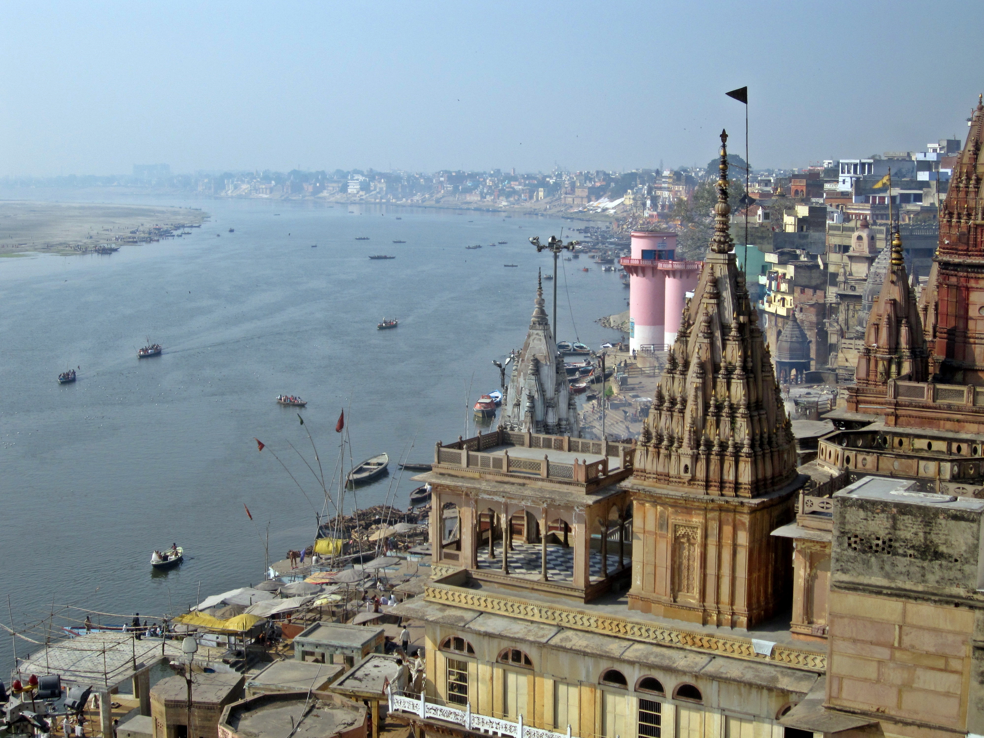 Varanasi : The Legacy of Tirthankara Parshvanatha View_of_Ghats_across_the_Ganges,_Varanasi